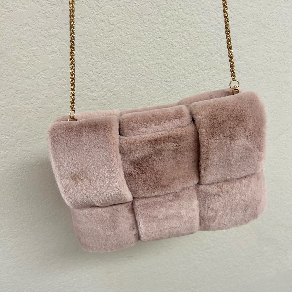 Anthropologie / Faux Fur Fuzzy Woven Clutch in Lavender - Picture 4 of 9
